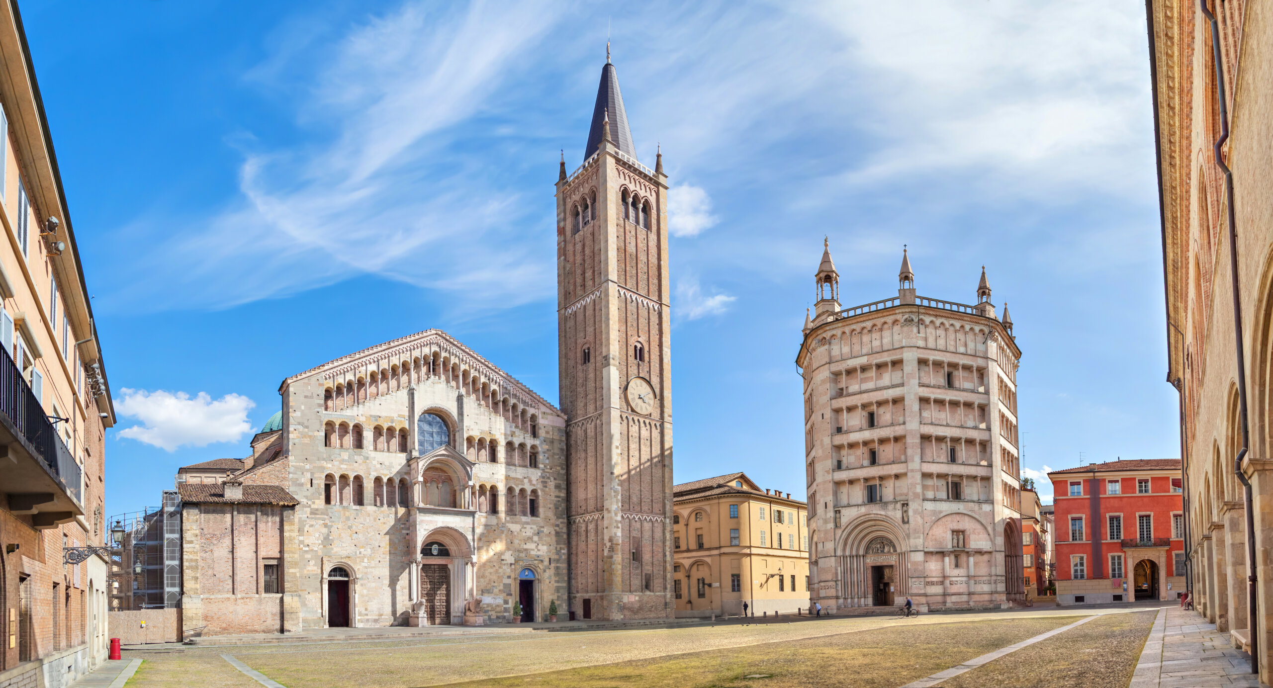 Parma Włochy, Panorama Piazza Duomo z katedrą i Baptysterium, Parma, Emilia-Romania, Włochy