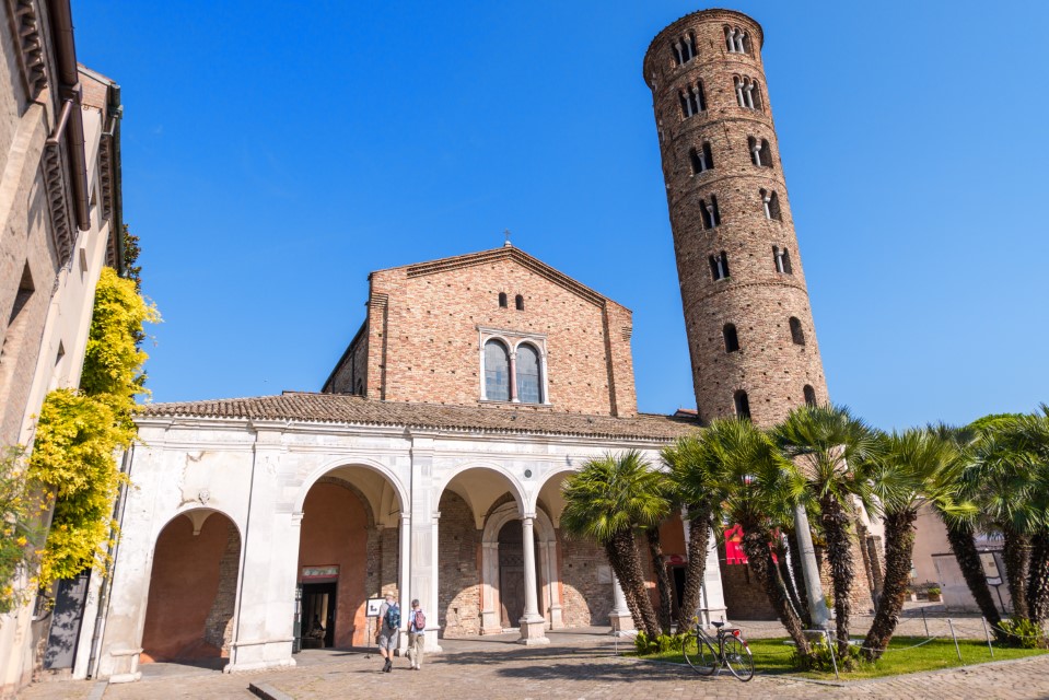 Rawenna atrakcje, Cathedral of Sant'Apollinare Nuovo in Ravenna, Italy.