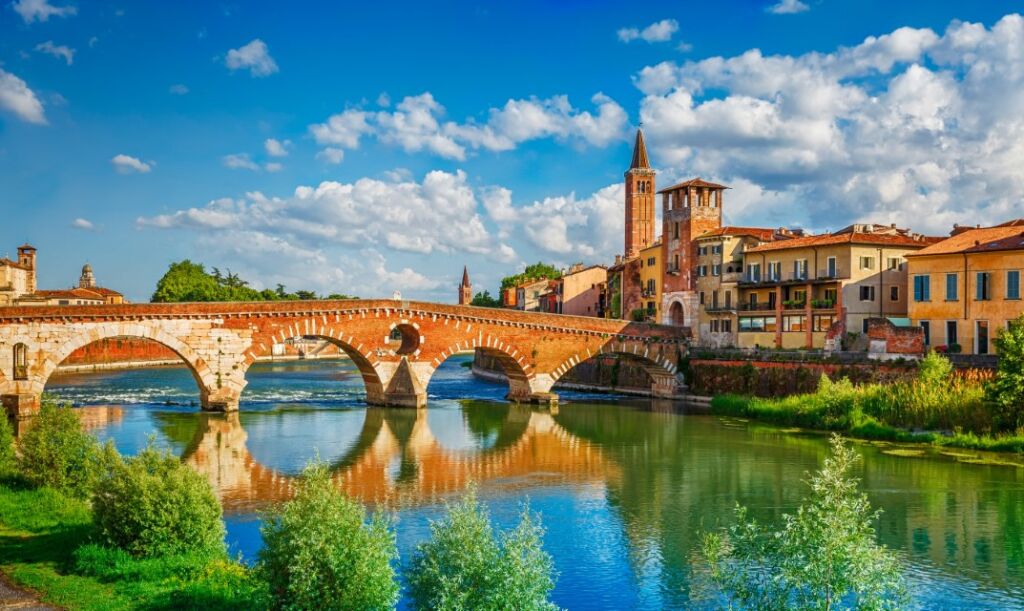 Panoramic,View,To,Bridge,Ponte,Pietra,In,Verona,On,Adige