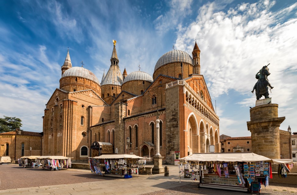 Bazylika Sant'Antonio w Padwie, Włochy, w letni dzień