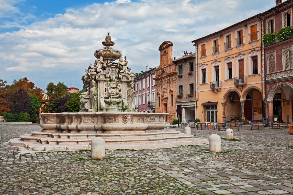 Cesena, Emilia-Romagna, Italy: the ancient fountain Fontana del Masini (16th century) and the old buildings in the square Piazza del Popolo