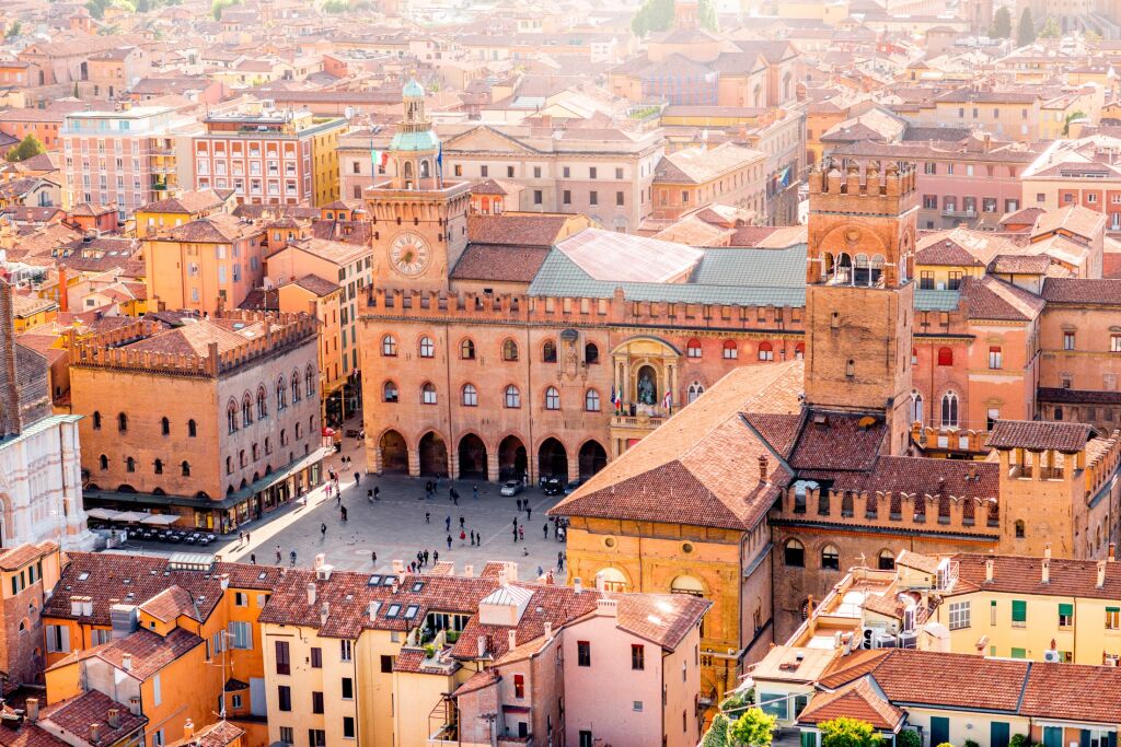 Renesansowa Bolonia, Widok z lotu ptaka z wieży na Starym Mieście w Bolonii z placu Maggiore we Włoszech