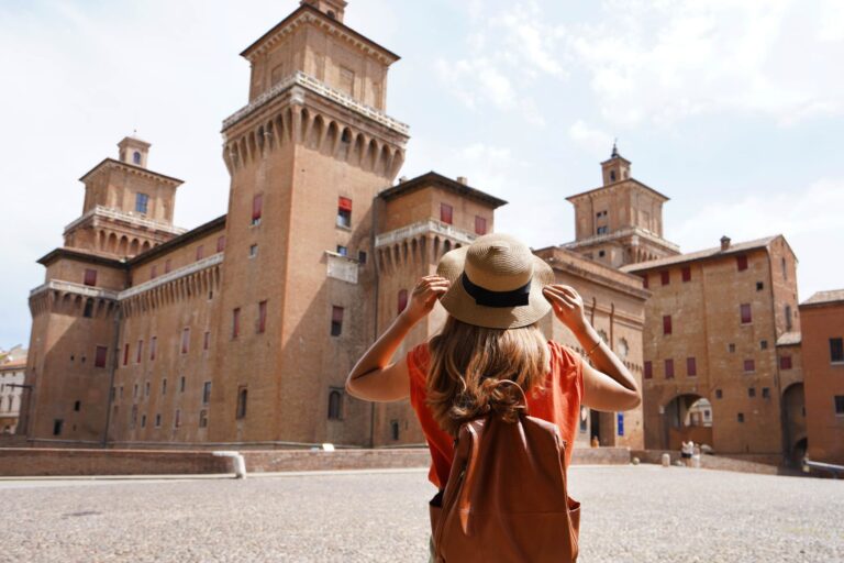 Bolonia czy Ferrara – które miasto warto odwiedzić? Praktyczne porównanie
